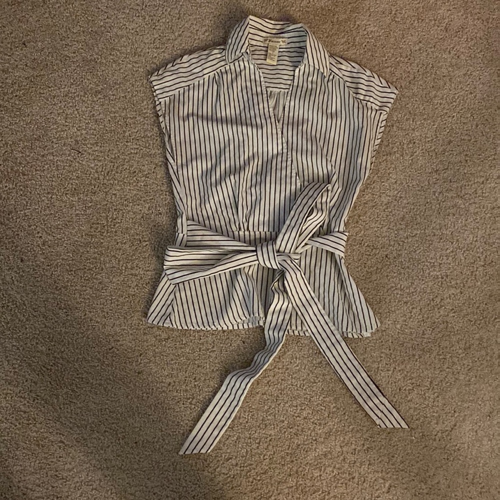 Forever 21 V-neck white with blue pinstripes and wrap tie at waist, size Small